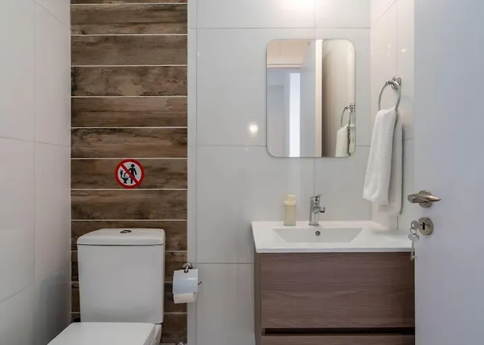 アパート Moon Light 1-bedroom In ラルナカ