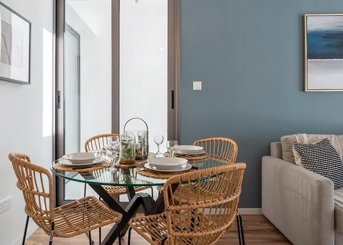 アパート Moon Light 1-bedroom In ラルナカ