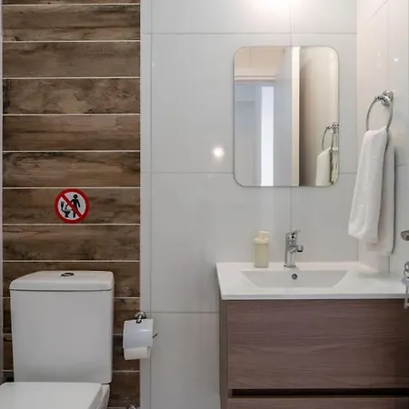아파트 Moon Light 1-bedroom In 라르나카